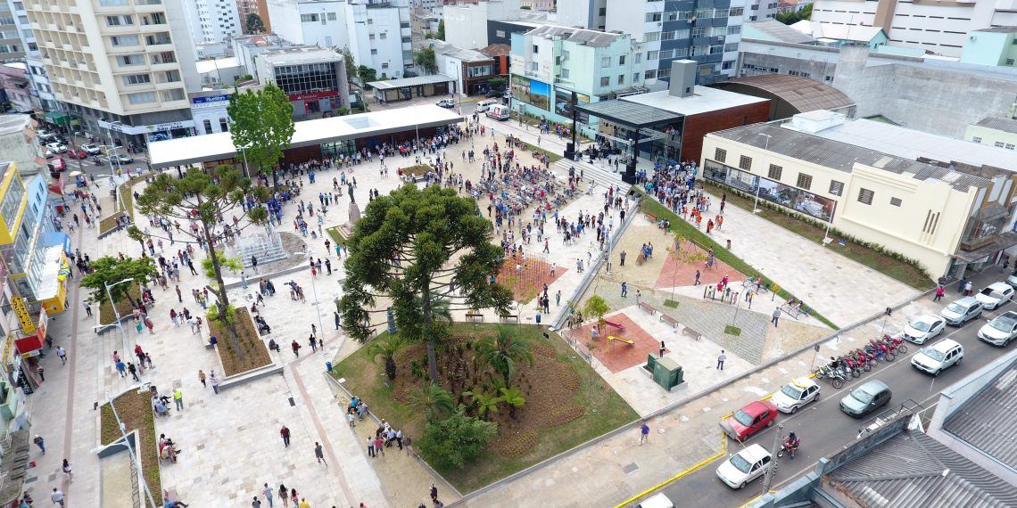 Vista aérea da Praça João Costa revitalizada pela Bee Engenharia